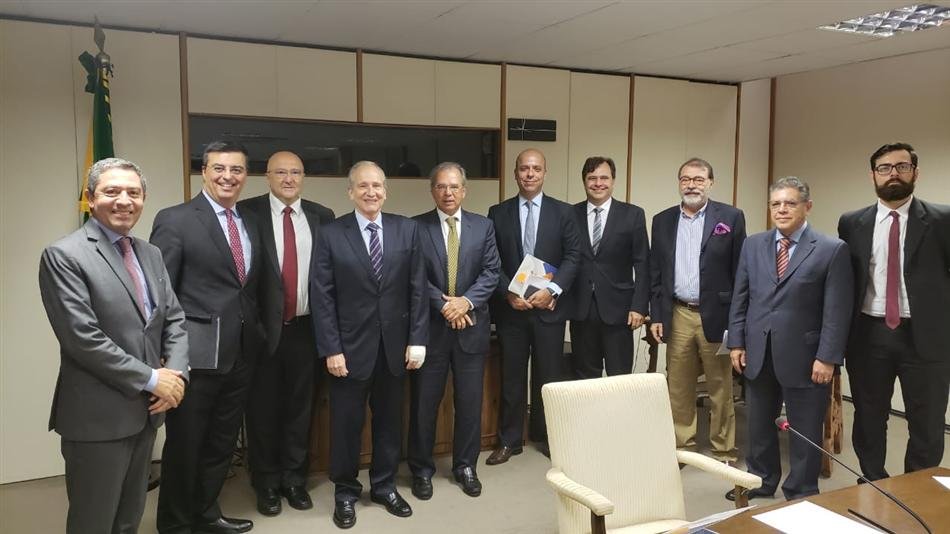 Ministro Paulo Guedes recebe a Abit